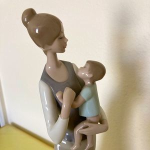 Lladro Mother and Child Porcelain Figurine